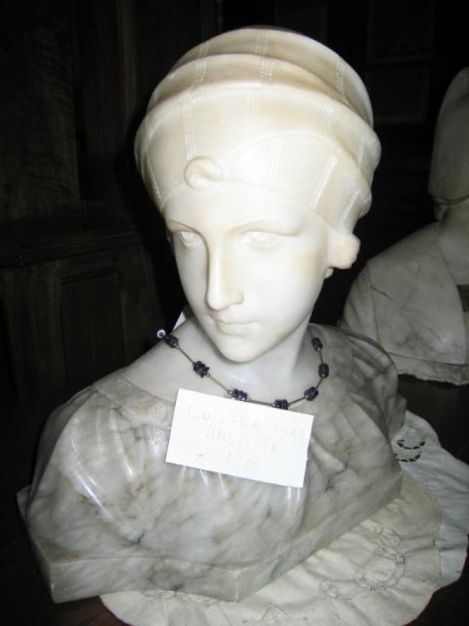 STATUA 875